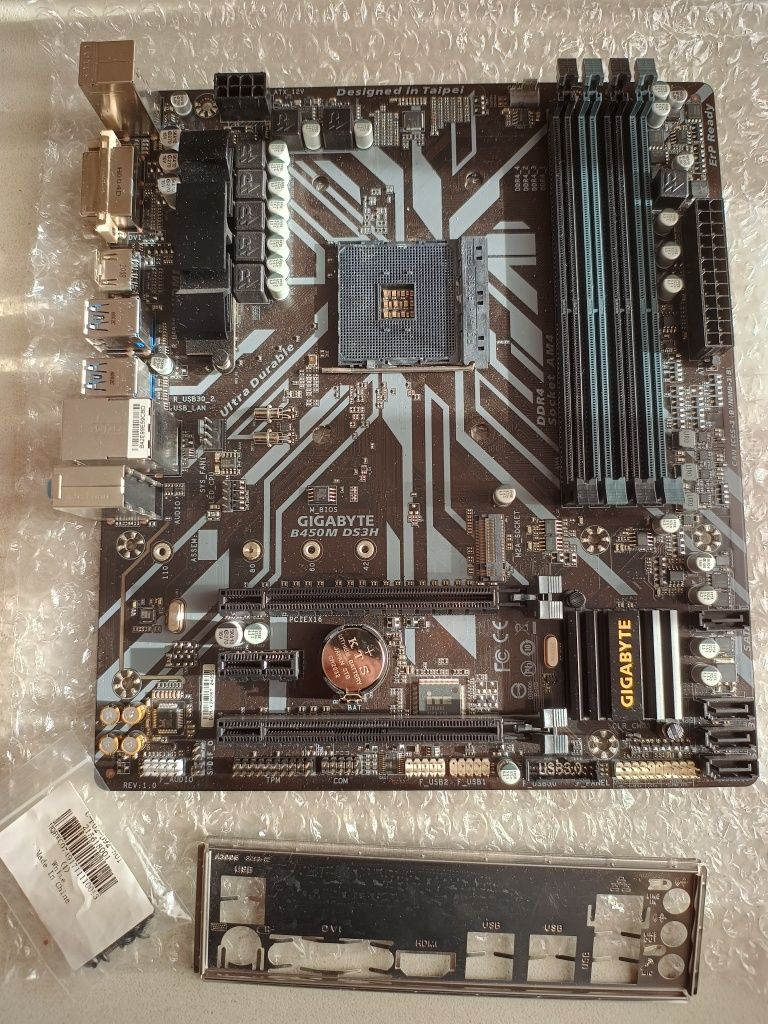 Материнська плата під AMD AM4 сокет, Gigabyte b450m ds3h rev 1.0