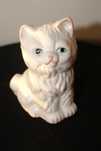 porcelanowy kotek figurka x