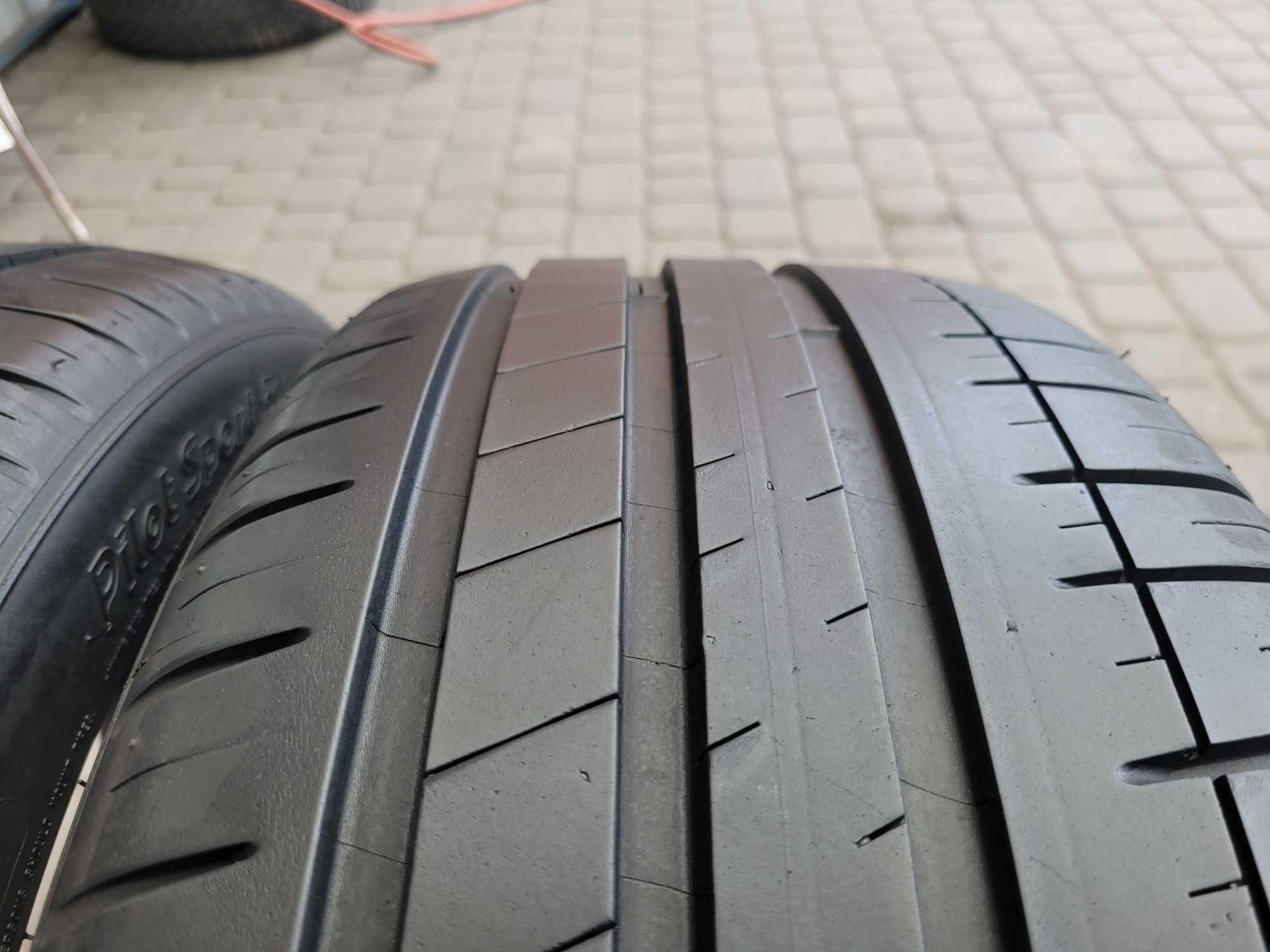 235 / 40 R  18    Michelin