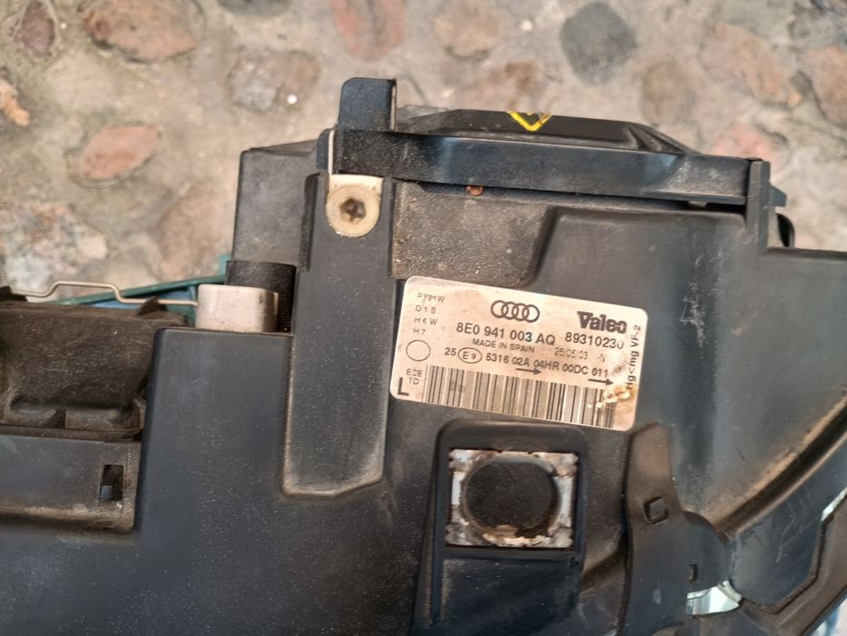 Audi a4 b6 lampy prawa lewa ksenon z żarówkami z przetwornicami