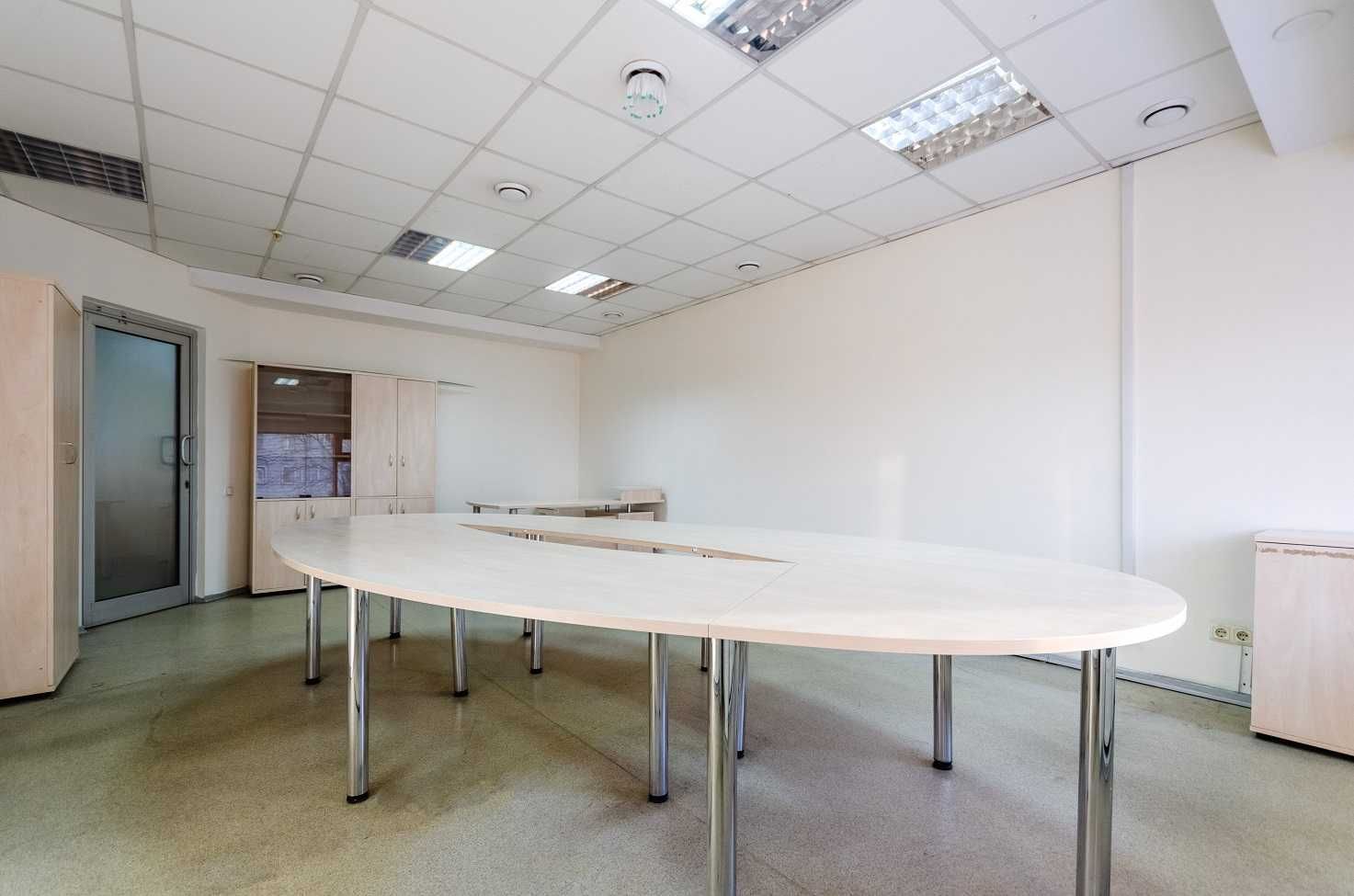 Оренда сучасного офісу з ремонтом та меблями по пр Бандери. 31м2