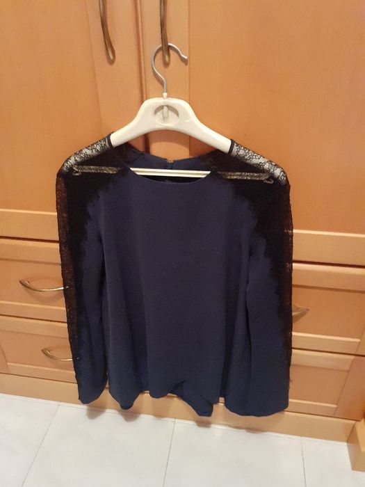 Blusa preta C/ renda nas mangas ( Senhora)  ZARA