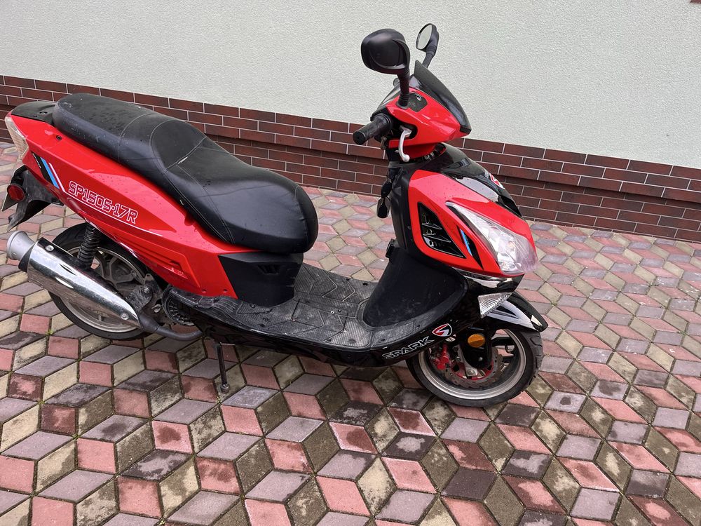 Продам скутер SPARK SP150S-17R