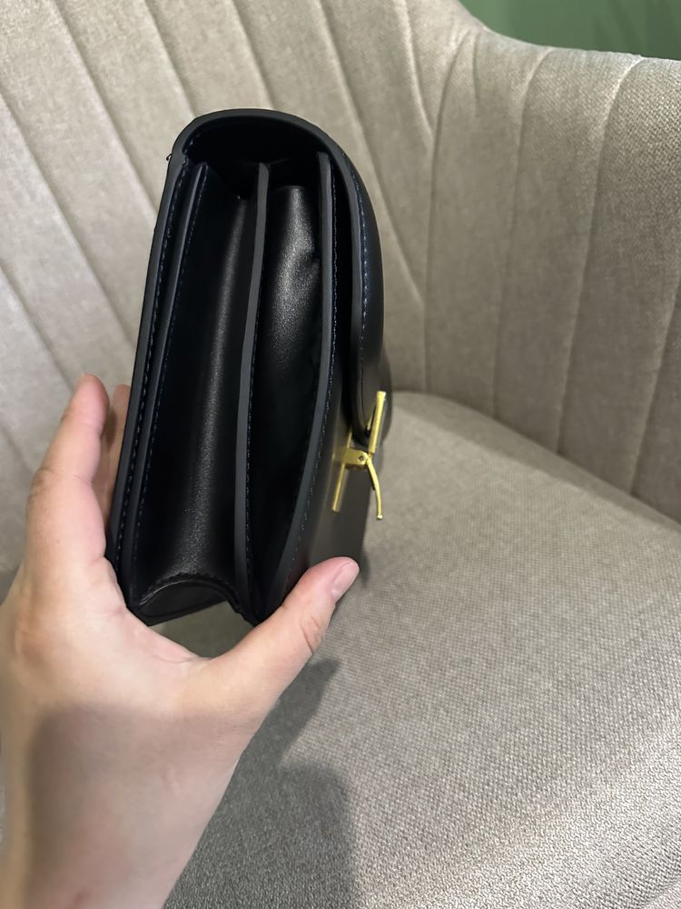 Стильна чорна сумочка