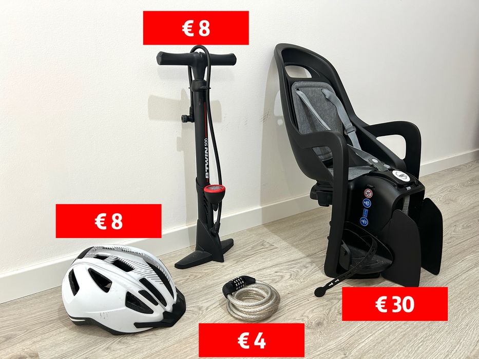 Cadeira para criança na bicicleta. Child seat on bicycle