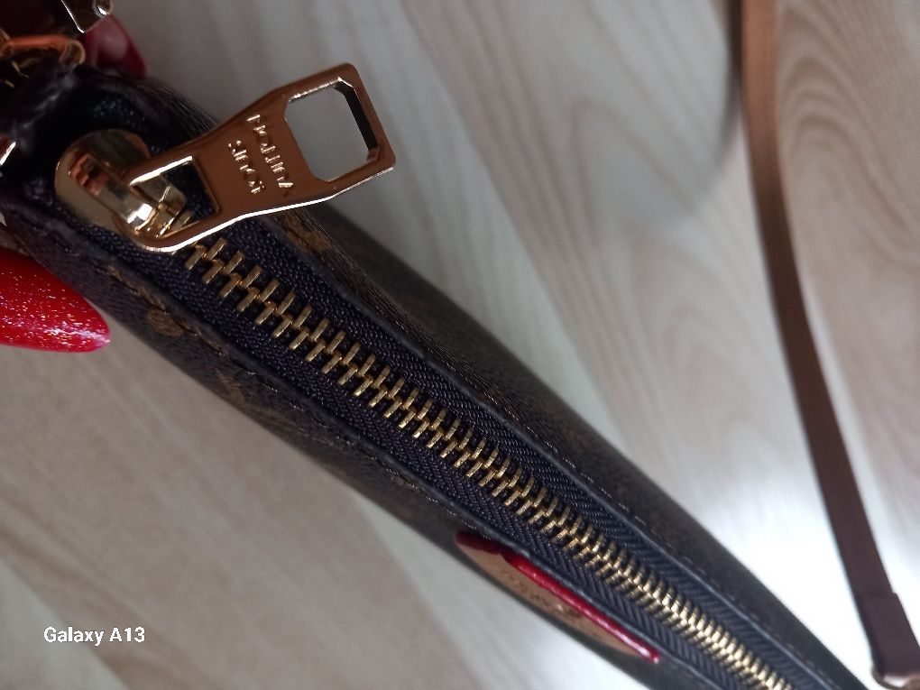 Louis vuitton mała torebka na ramię