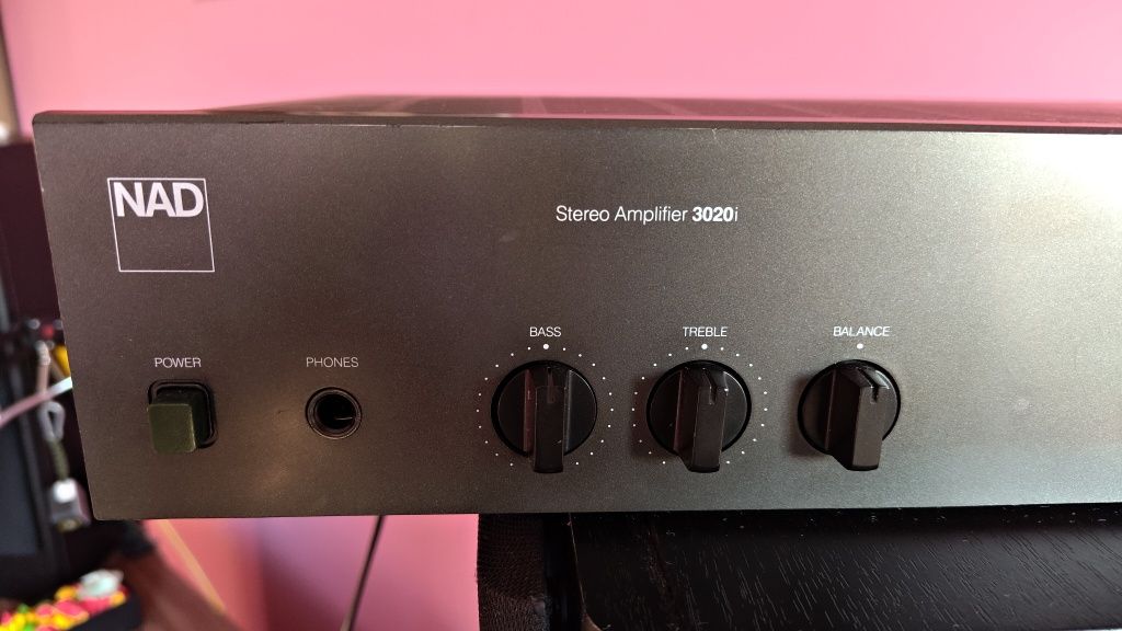 Wzmacniacz audio NAD 3020i