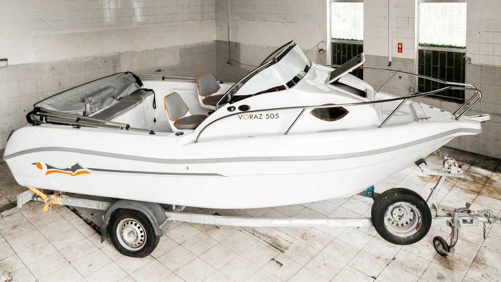 Lancha com cabina Voraz 505 Free Winter Storage