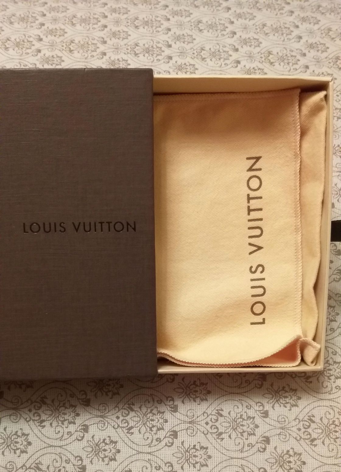 Louis Vuitton коробка ,пыльник ,упаковка оригинал .