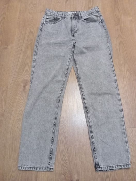 Сірі та сині джинси