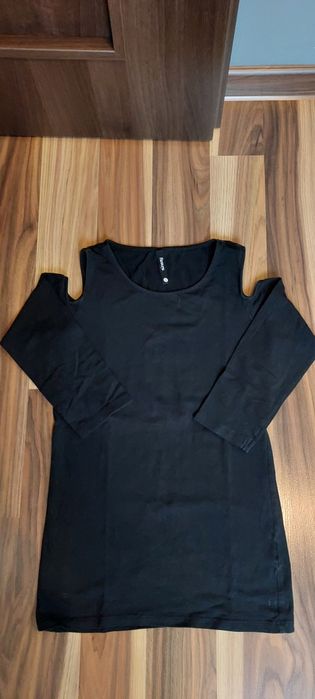 Koszulka z odkrytymi ramionami czarna