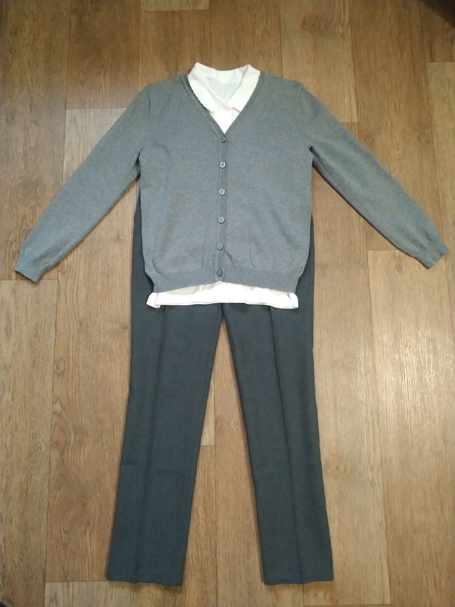 Продам школьную форму,поло, кардиган,брюки 9-10 лет