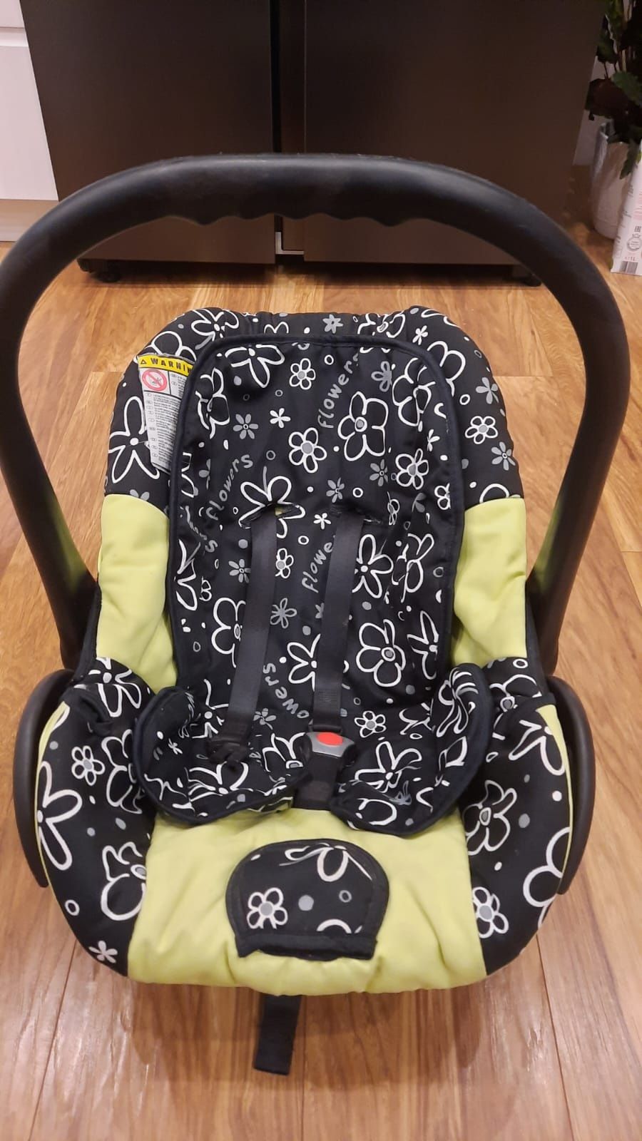 Nosidełko, fotelik dla niemowlaka do samochodu
