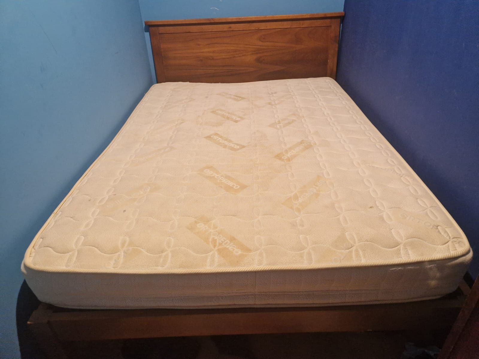 Cama de casal usada