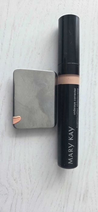 Perfekcyjny korektor pod oczy Mary Kay brzoskwiniowy