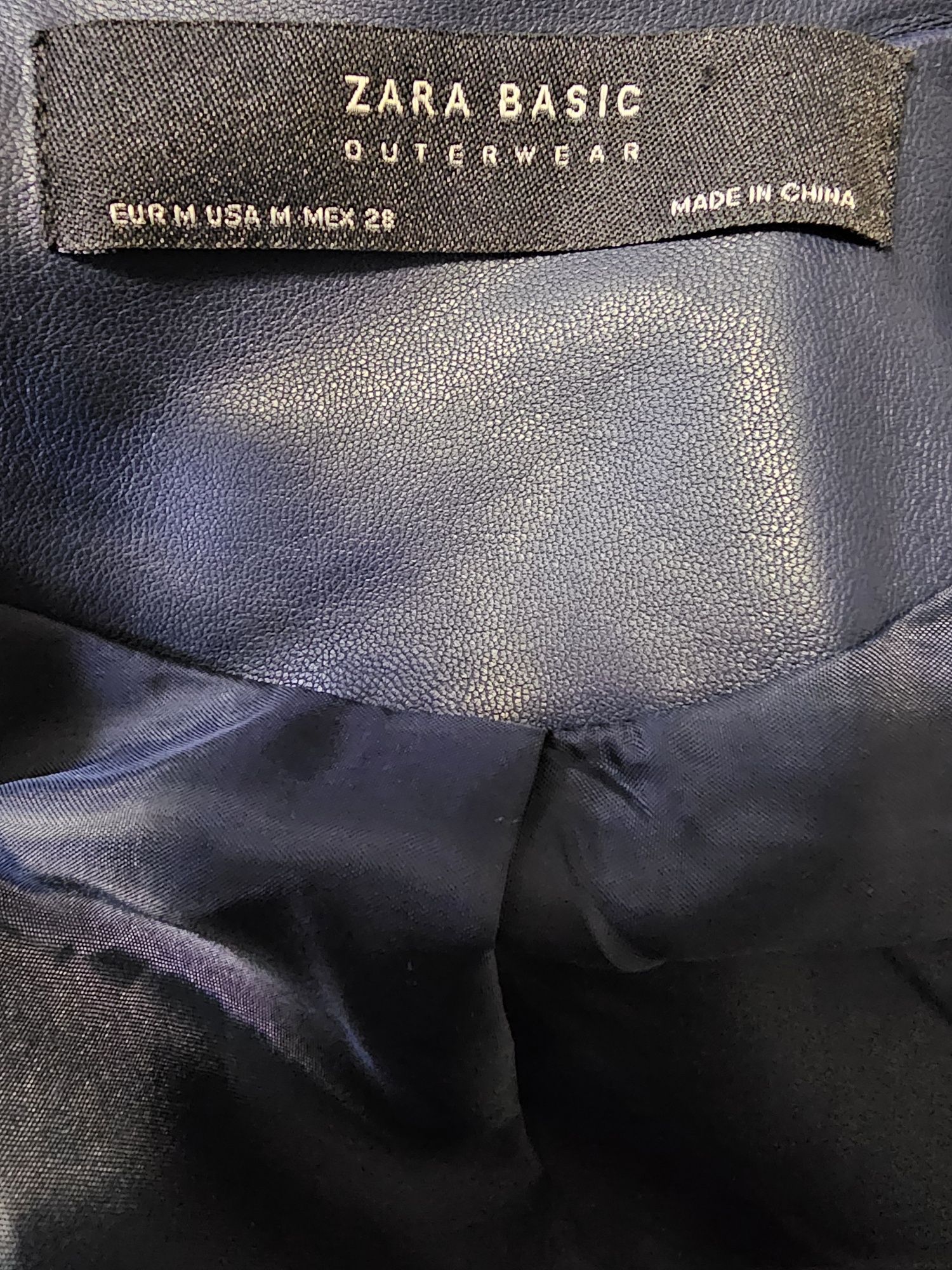 Кожана курточка Zara
Довжина по спинкі 50 см разом з баскою
