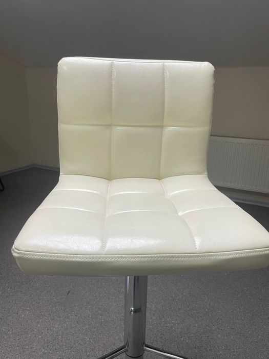 Стілець для бровіста/візажиста барний стілець