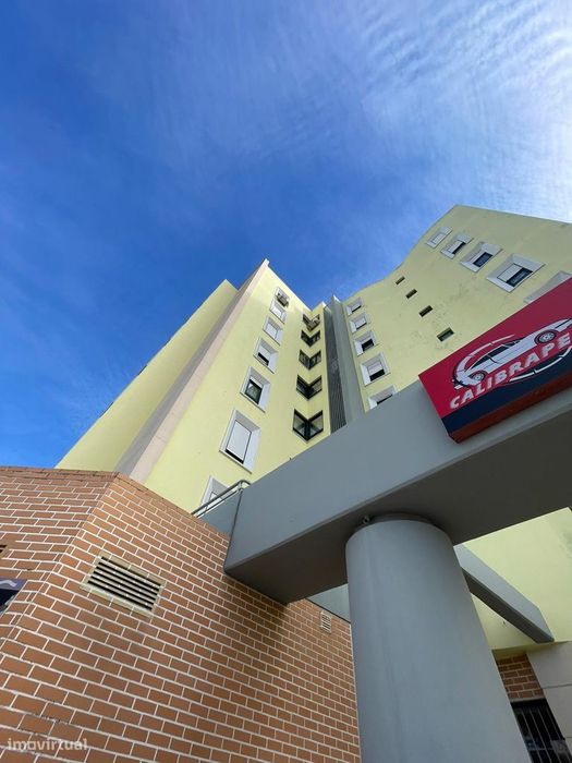 Apartamento T3 – Estrada de Algazarra, Almada (6. º andar c/ elevador)