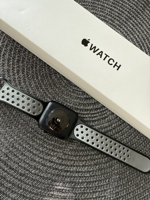 Годинник  Apple Watch SE 44mm