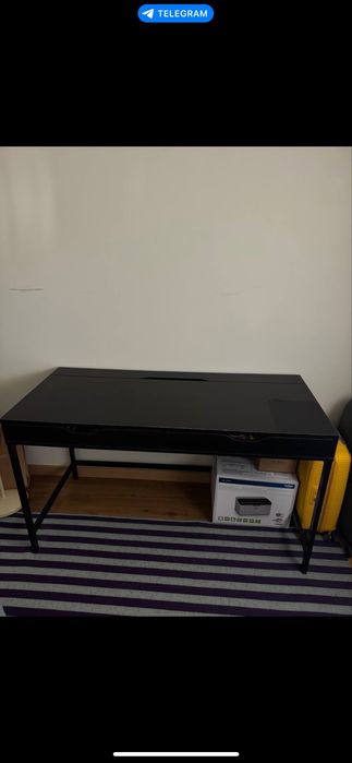 Secretária 132x58 cm, com duas gavetas