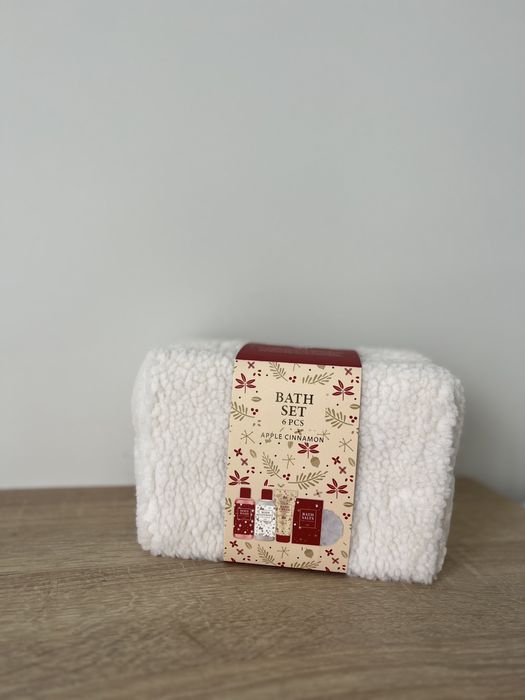 Подарунковий спа набір з трендовою тедді косметичкою