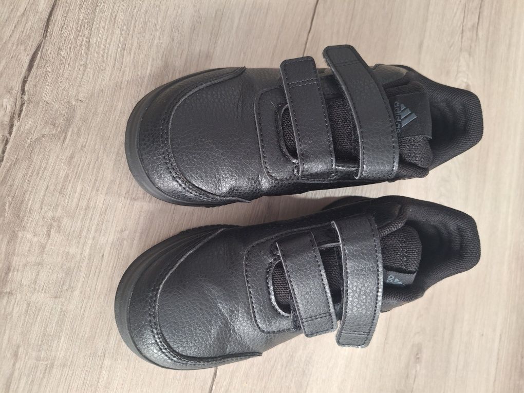 Кросівки adidas 32