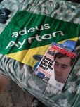 Bandeira e Revista (Ayrton Senna)