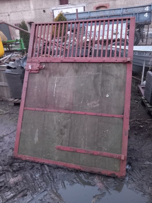 Drzwi do boksów końskich