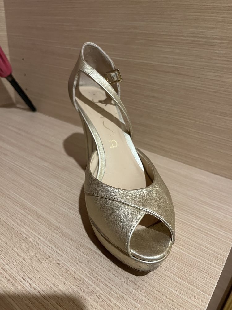 Sandalias altas unisa 38