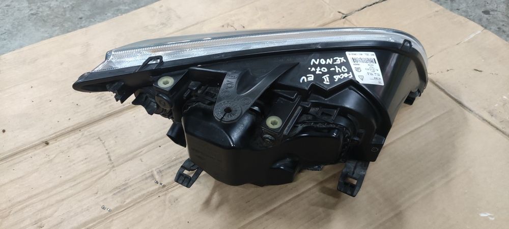 Reflektor lewy przód przedni lampa lewa przednia Xenon ksenon Focus 2