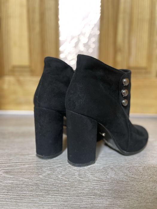 Продаю жіноче взуття