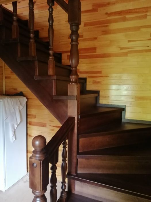 Лестница из дерева от производителя. Сходи.