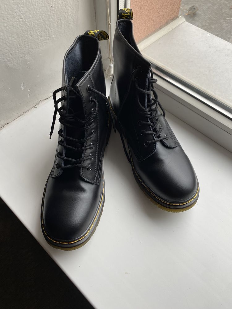 Осінні ботінки, типу Dr.Martens