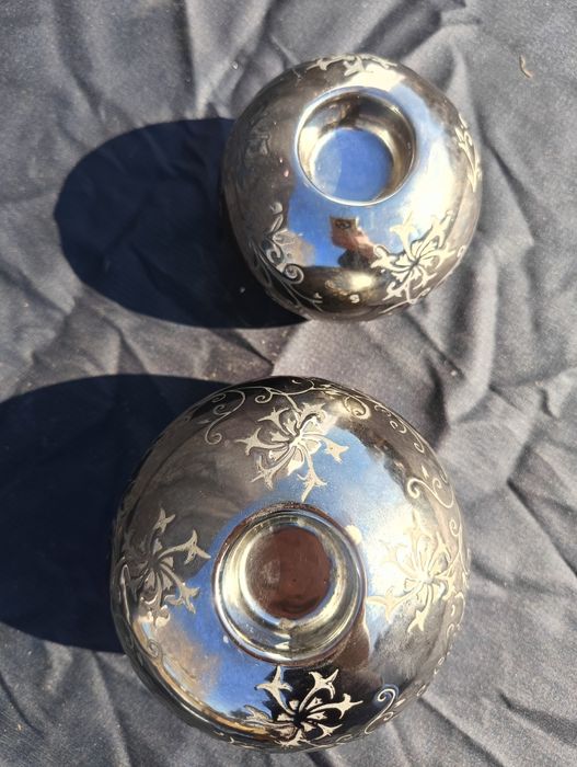 Dwa współczesne świeczniki