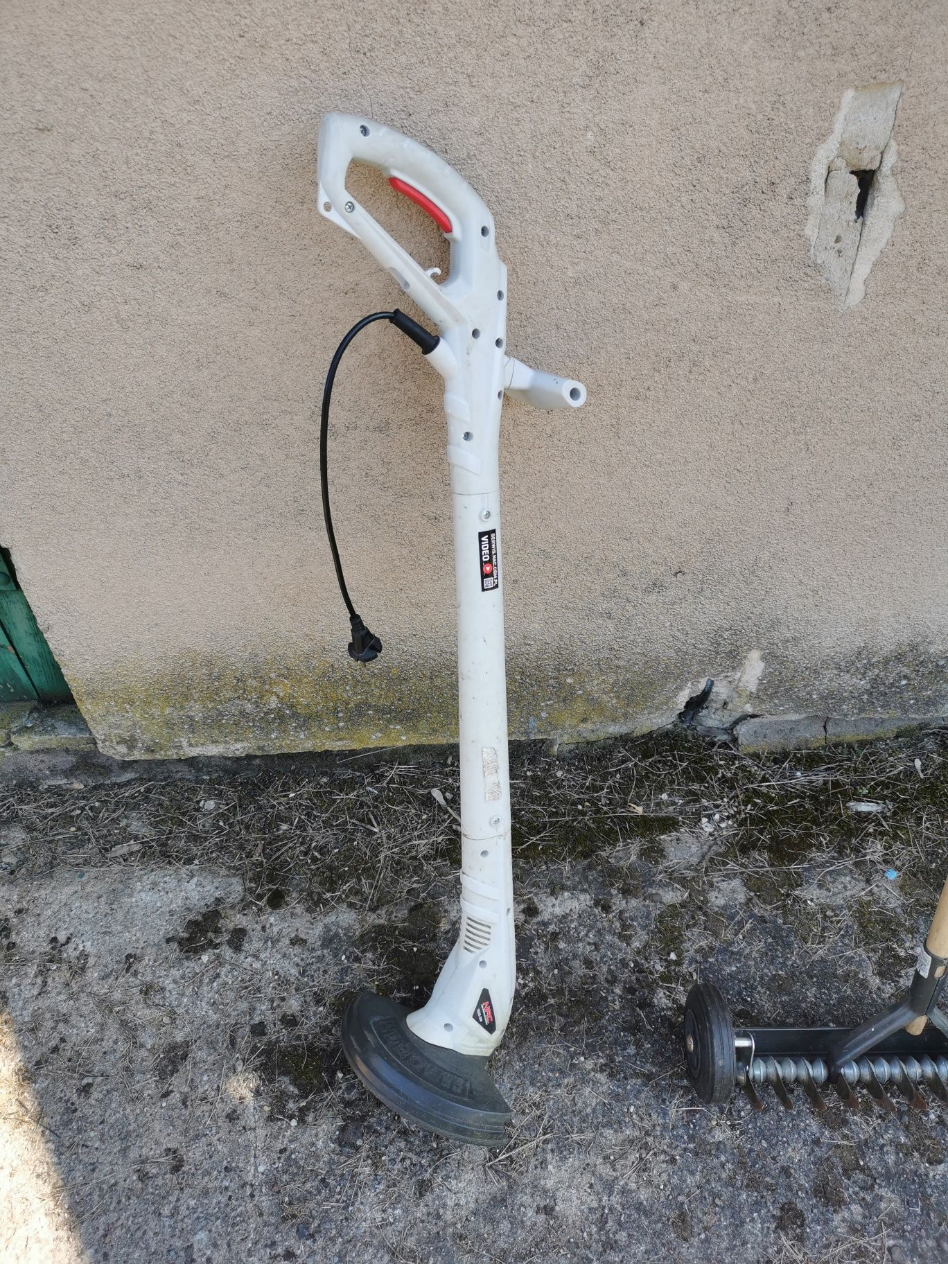 Sprzedam podkaszarkę elektryczną.