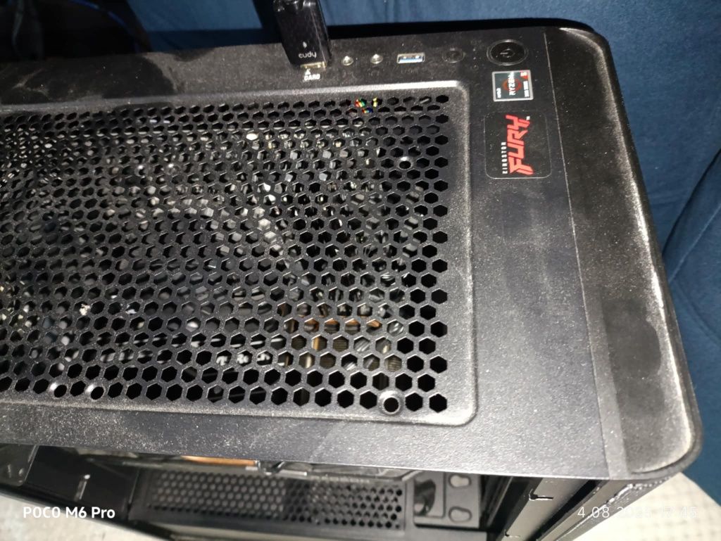 Sprzedam komputer gamingowy razem z monitorem