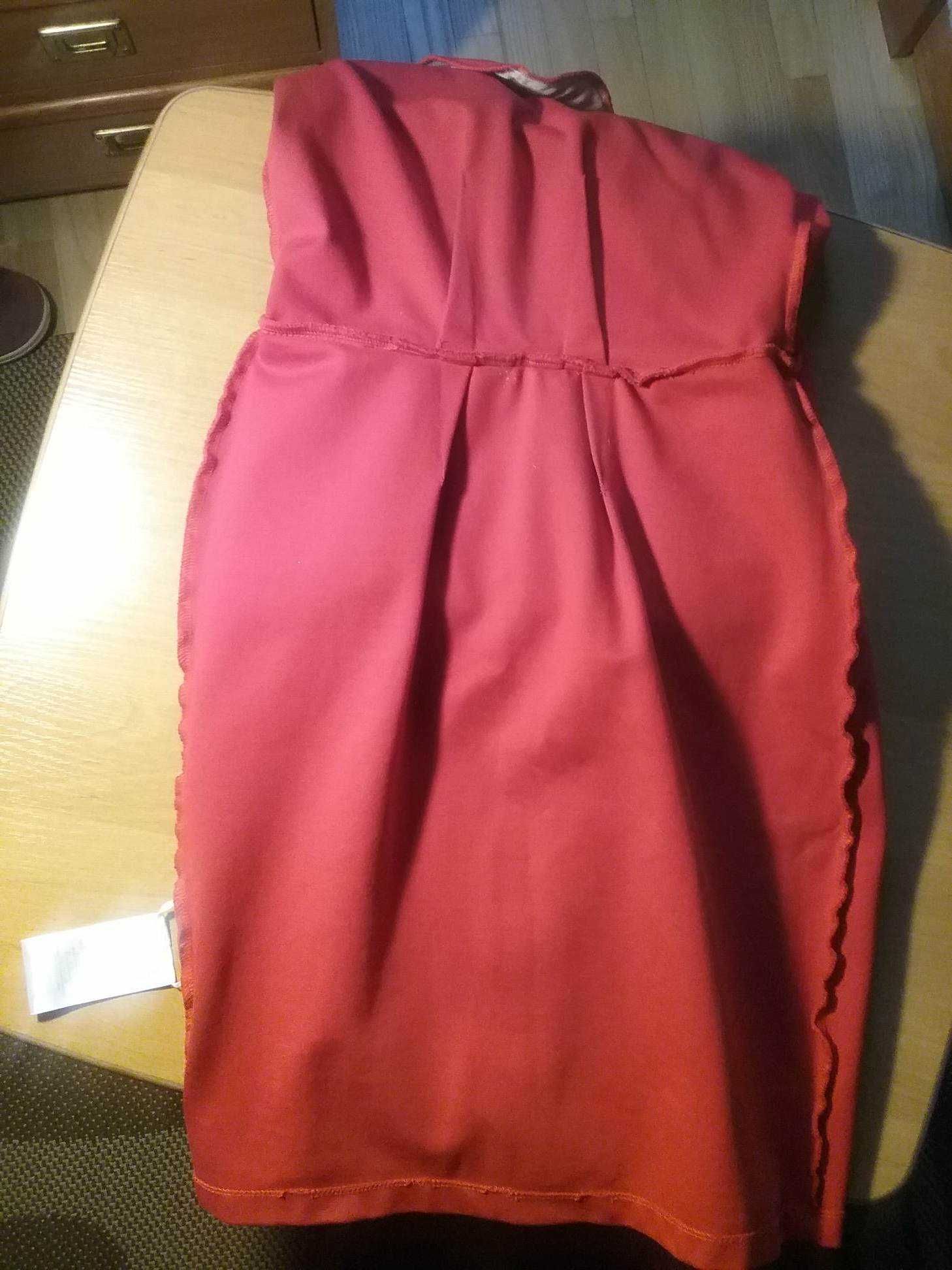 Платье красное стрейчевое BCBGmaxazria. Размер S.