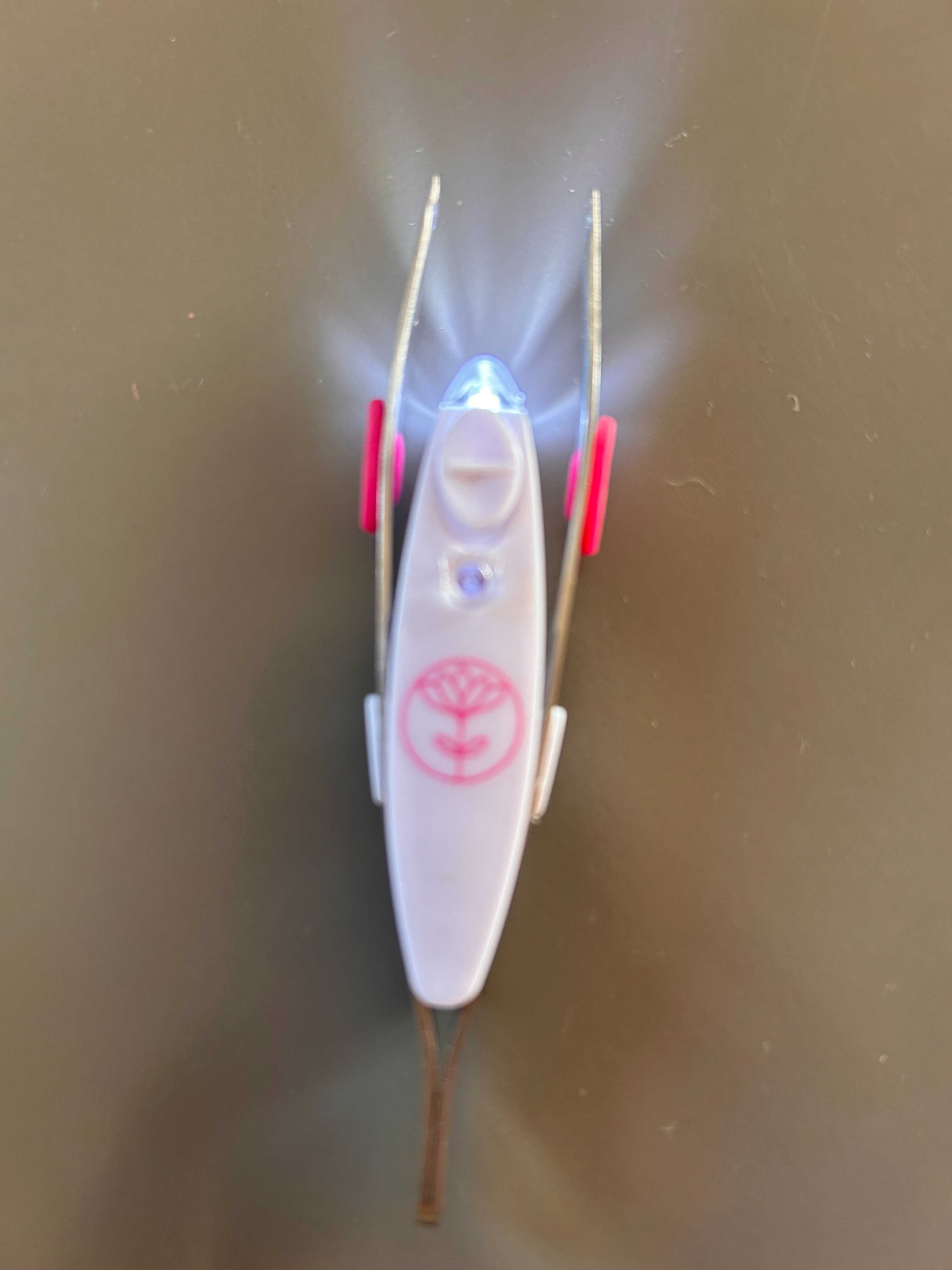 Pinça com luz para retirar pelos
