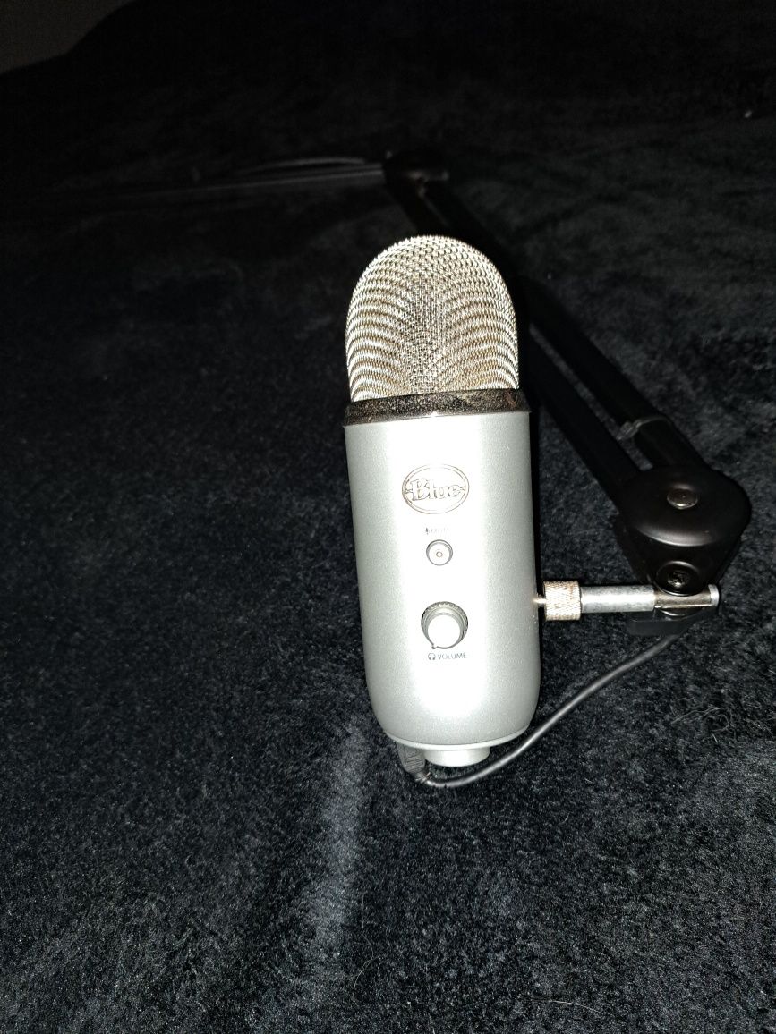 Microfone Blue Yeti  + suporte