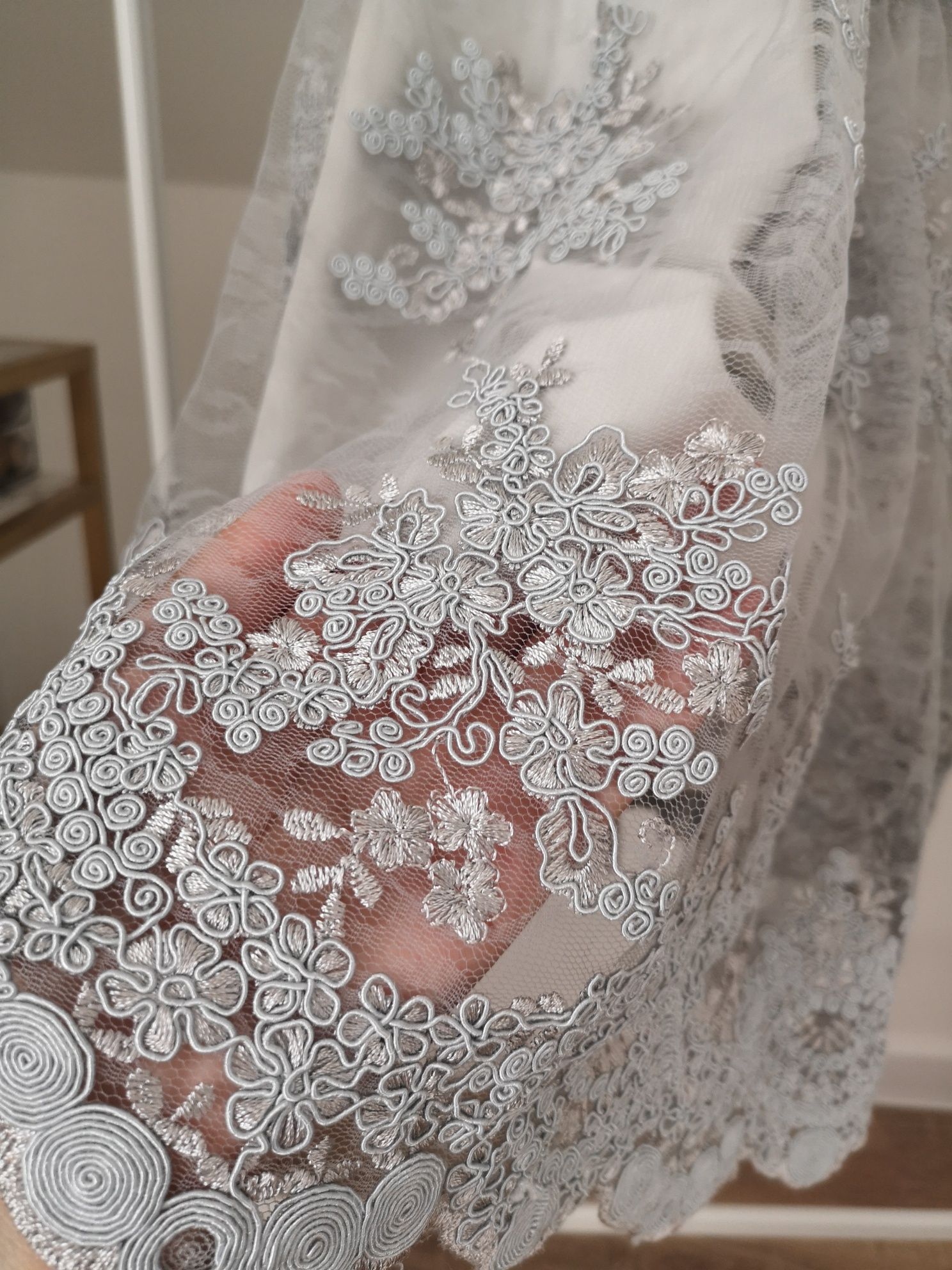 Sukienka na wesele chrzciny Lou szara koronkowa rozkloszowana S 36