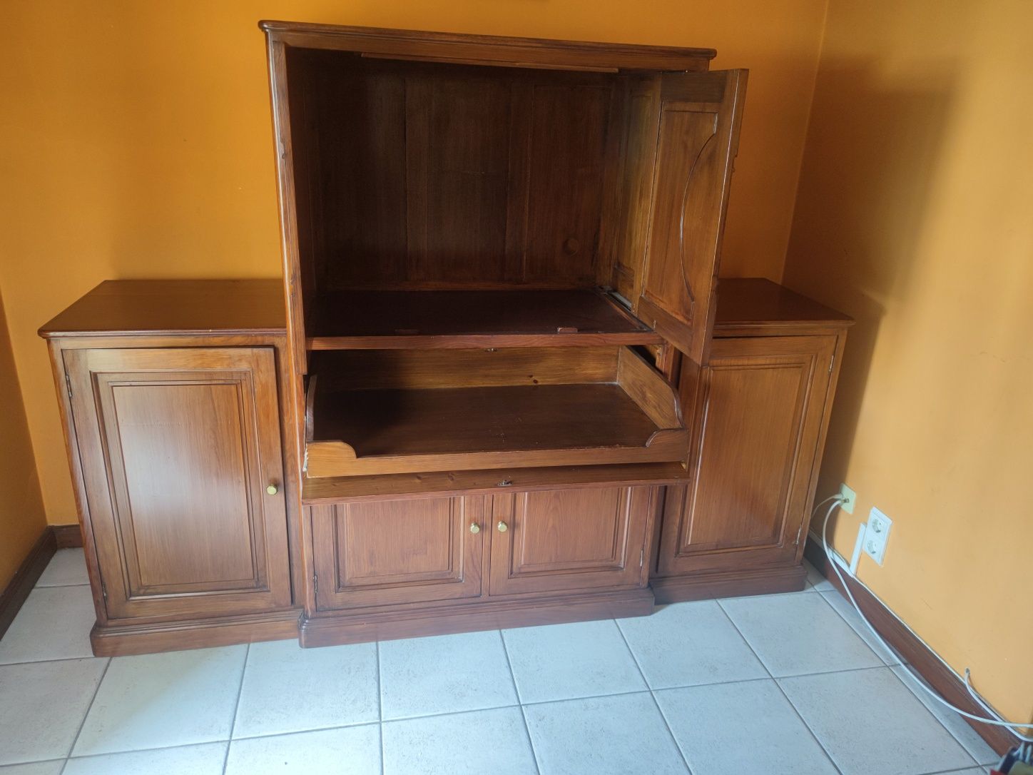 Móvel de madeira para sala