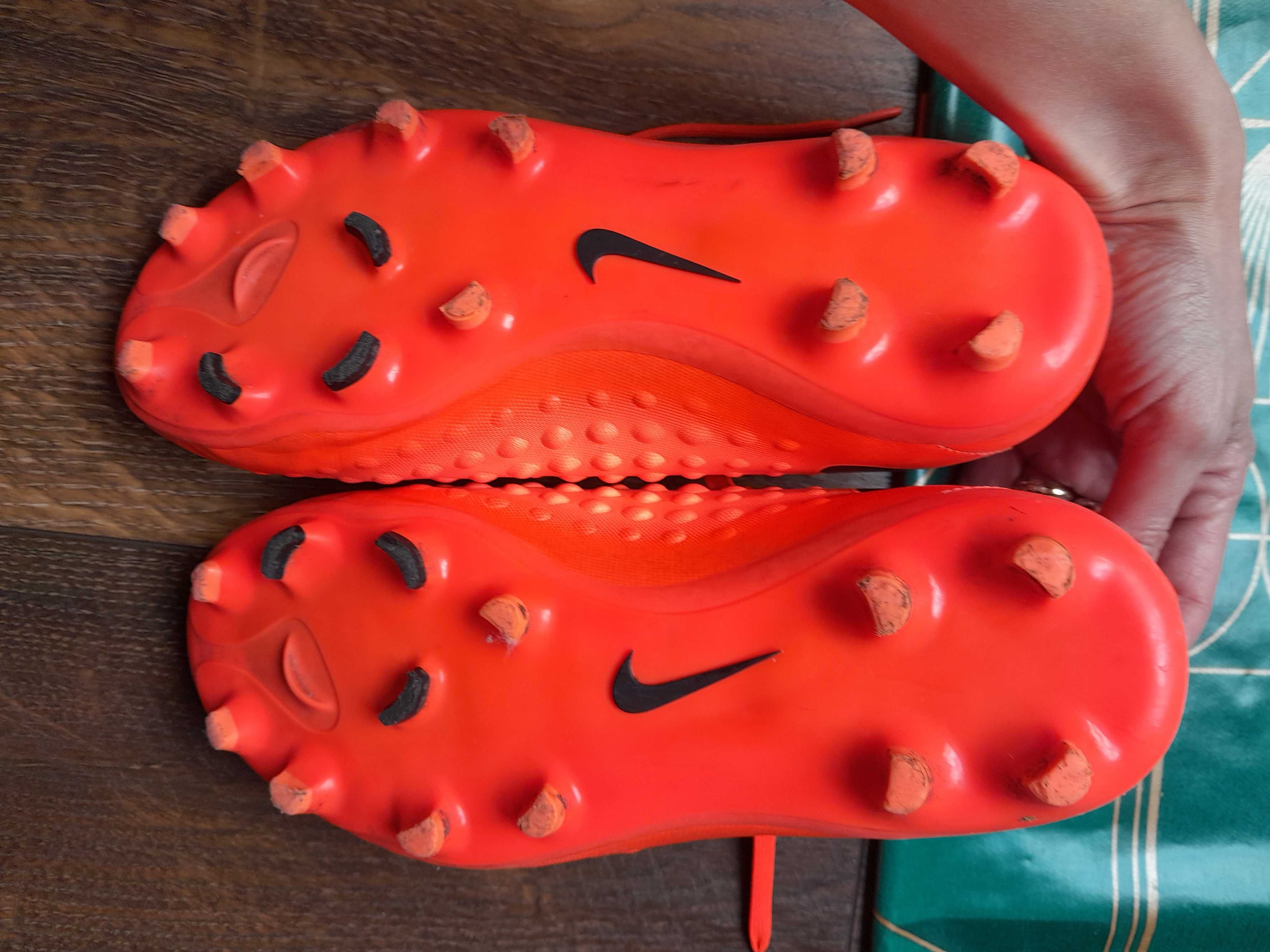 Trampko korki, buty do gry w pilke nożną Nike rozmiar 38