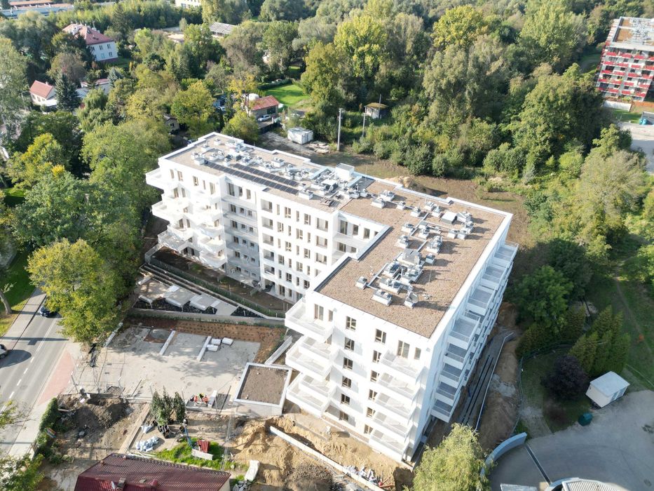 Jasne 2 pokoje z wielkim balkonem przy Łąkach Nowohuckich! Bez PCC.