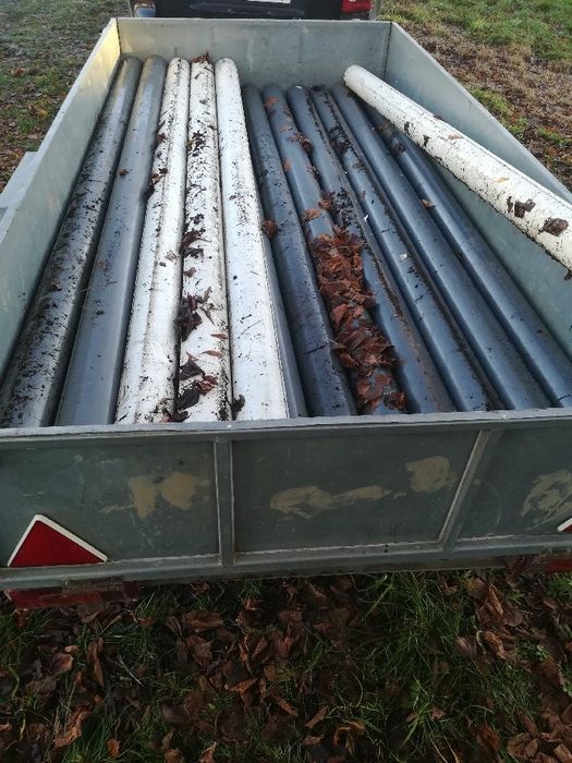 Rury spustowe do rynny Fi 100 antracyt, białe i kolanka spustowe