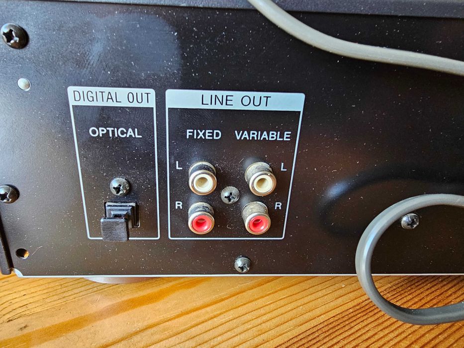 CD плейер Sony CDP-711