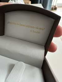 Pudełko na pierścionek zaręczynowy biżuterię