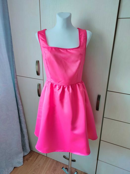 NOWA różowa satynowa sukienka z dużą kokardą 42/44 (XL/XXL) Shein