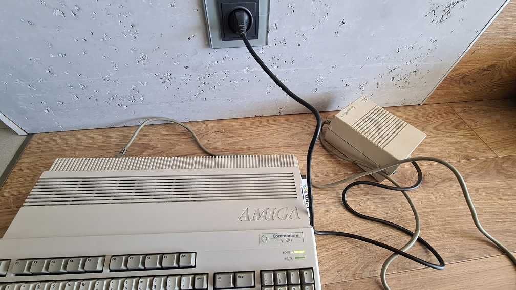 Amiga 500 box z dodatkami