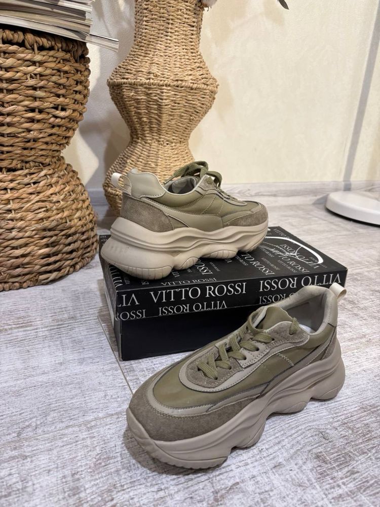 Кросівки Vitto Rossi 38 розмір