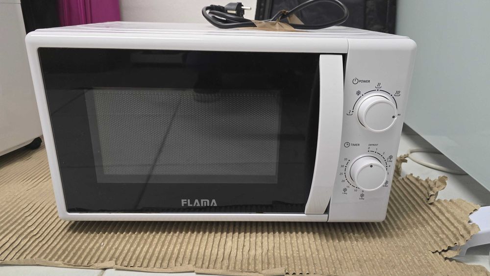 Micro-ondas Flama 1816FL